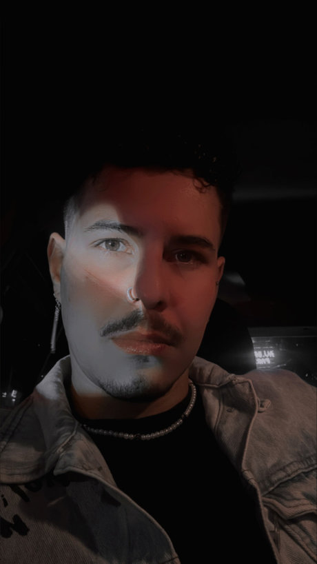 Naakte gelekte OnlyFans-foto van Fernando