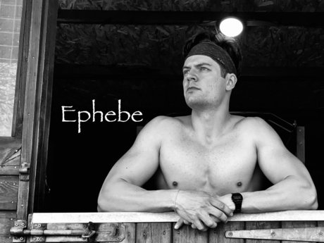 Naakte gelekte OnlyFans-foto van Ephebe