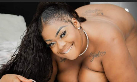 Naakte gelekte OnlyFans-foto van Goldiebankz