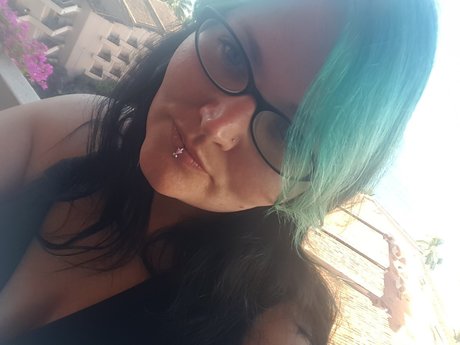 Naakte gelekte OnlyFans-foto van Enchantress Pain