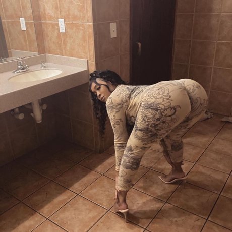 Naakte gelekte OnlyFans-foto van Ig Imtherealmookiip