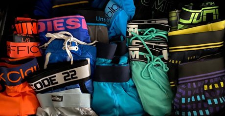 Naakte gelekte OnlyFans-foto van 50 Pairs