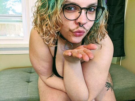 Naakte gelekte OnlyFans-foto van Taylor