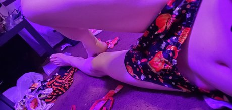 Naakte gelekte OnlyFans-foto van Emily Grey