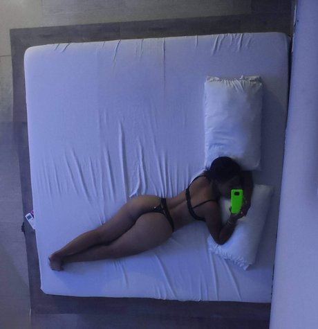 Naakte gelekte OnlyFans-foto van Nalgaria