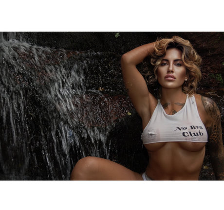Naakte gelekte OnlyFans-foto van Squirt Queen 