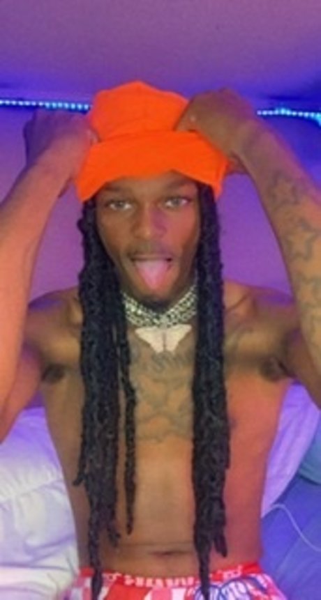 Naakte gelekte OnlyFans-foto van Nairobi