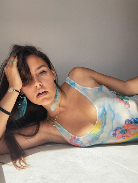 Naakte gelekte OnlyFans-foto van Nadia Lobe