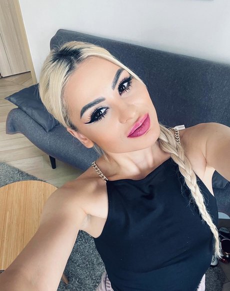 Naakte gelekte OnlyFans-foto van Nadia