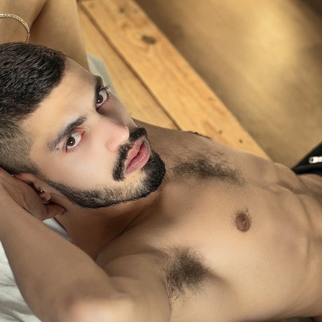 Naakte gelekte OnlyFans-foto van Erickdsampa