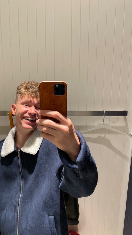 Naakte gelekte OnlyFans-foto van Daniel