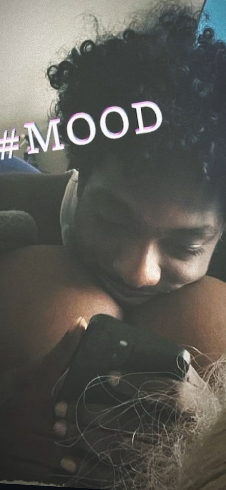 Naakte gelekte OnlyFans-foto van Bully