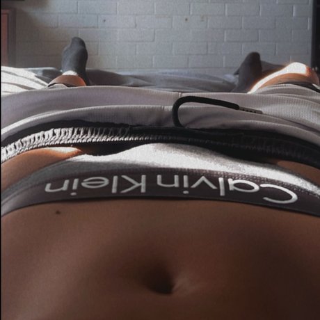 Naakte gelekte OnlyFans-foto van Emerson