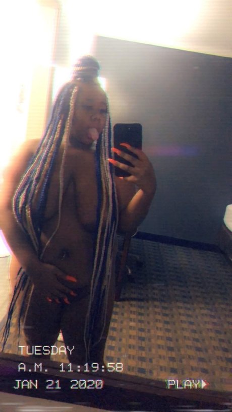 Naakte gelekte OnlyFans-foto van Fatty 
