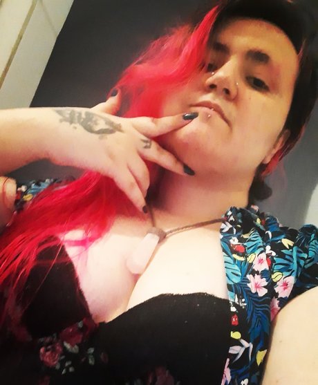 Naakte gelekte OnlyFans-foto van Dark Peach Demon
