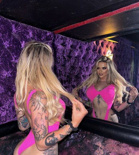 Naakte gelekte OnlyFans-foto van Demi Jordan