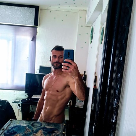 Naakte gelekte OnlyFans-foto van Danyromeoxxx