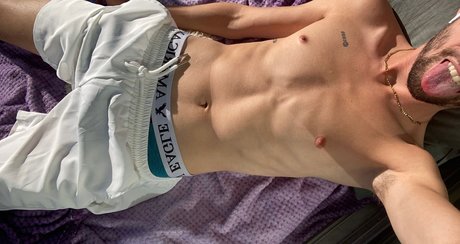 Naakte gelekte OnlyFans-foto van Denis Rocco