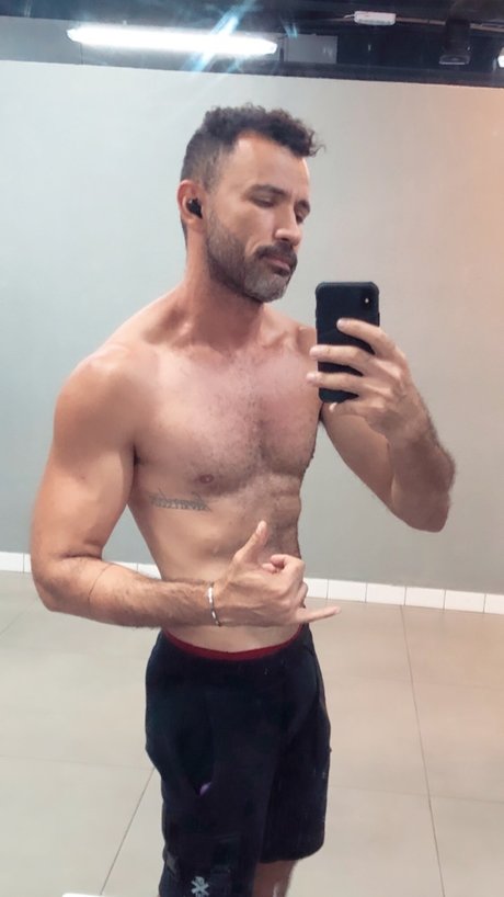 Naakte gelekte OnlyFans-foto van Facsc Mo