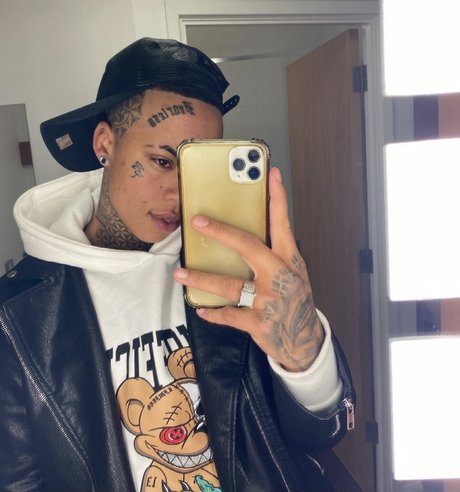 Naakte gelekte OnlyFans-foto van Nade