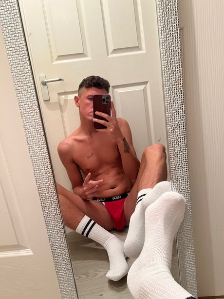 Naakte gelekte OnlyFans-foto van Nathan Cross