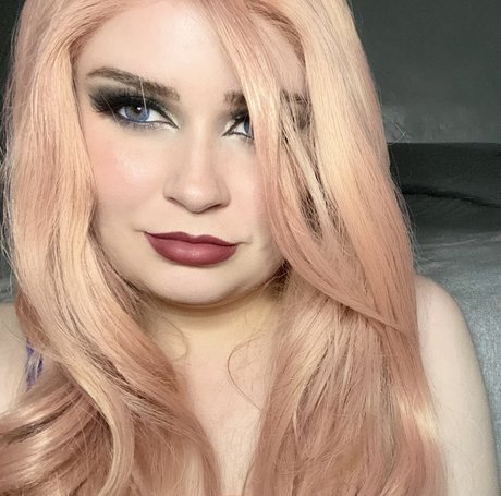 Naakte gelekte OnlyFans-foto van Mysti Moon  Free  Underconstruction