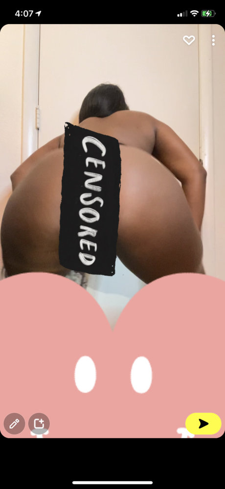 Naakte gelekte OnlyFans-foto van Neeya