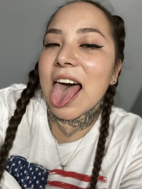 Naakte gelekte OnlyFans-foto van B Nasty Girl Clikk