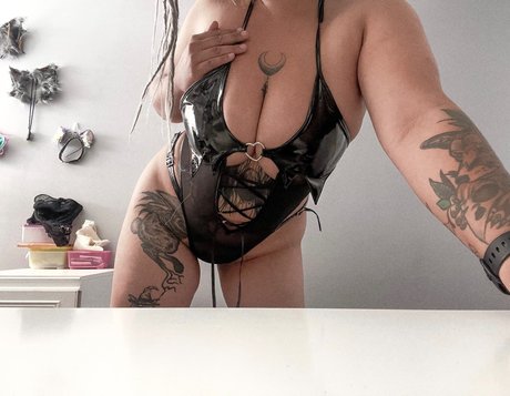 Naakte gelekte OnlyFans-foto van Vixen  No Ppv