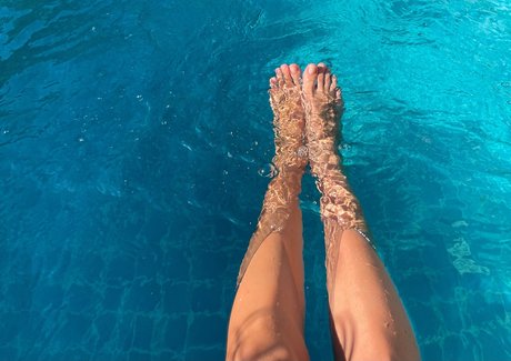 Naakte gelekte OnlyFans-foto van Nastiasfeet