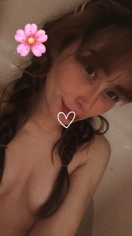 Naakte gelekte OnlyFans-foto van Naomi
