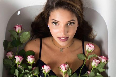 Naakte gelekte OnlyFans-foto van Naoma