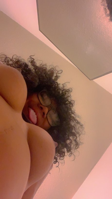 Naakte gelekte OnlyFans-foto van Miss Ruby Red