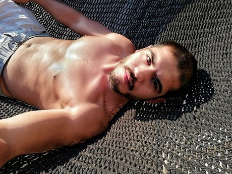 Naakte gelekte OnlyFans-foto van Fernando