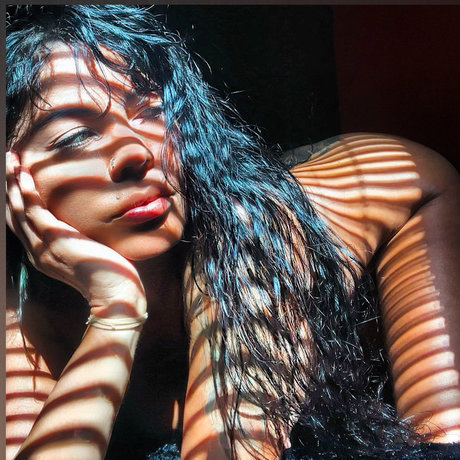 Naakte gelekte OnlyFans-foto van Nanda Playmatefree