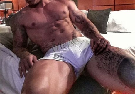Naakte gelekte OnlyFans-foto van Valero Xxx 