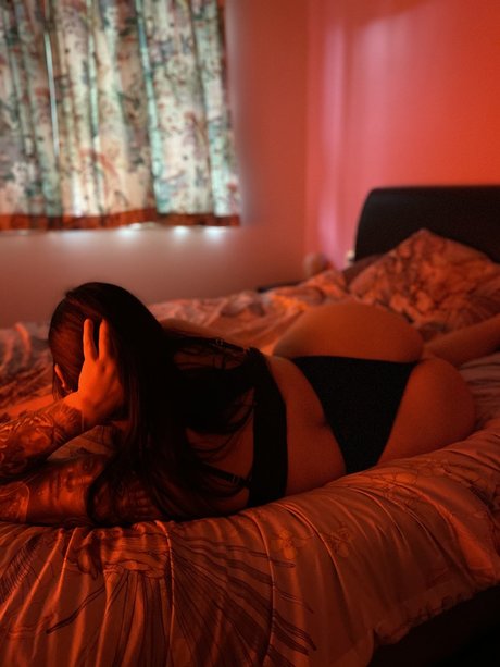 Naakte gelekte OnlyFans-foto van Not Miss Innocent Heaven 