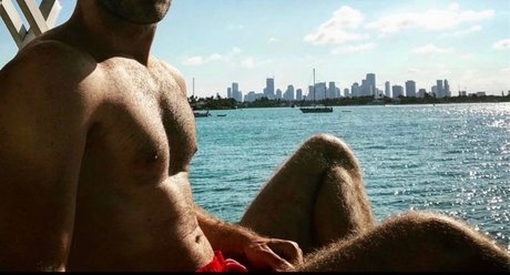 Naakte gelekte OnlyFans-foto van Dave Dude