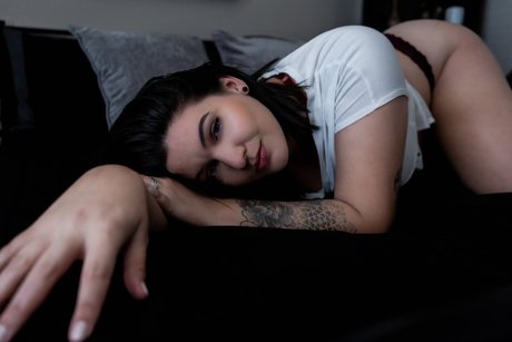 Naakte gelekte OnlyFans-foto van Delia