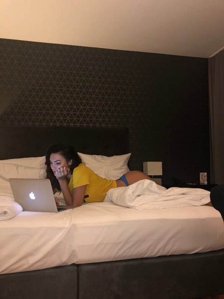 Naakte gelekte OnlyFans-foto van Chameen
