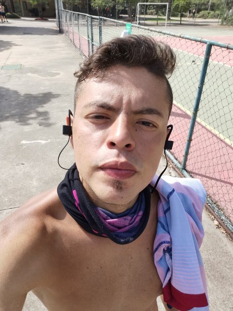 Naakte gelekte OnlyFans-foto van Di Juan