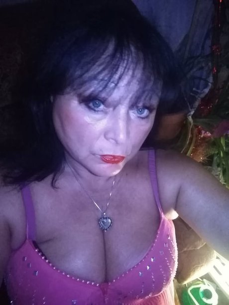 Naakte gelekte OnlyFans-foto van Zdenicka