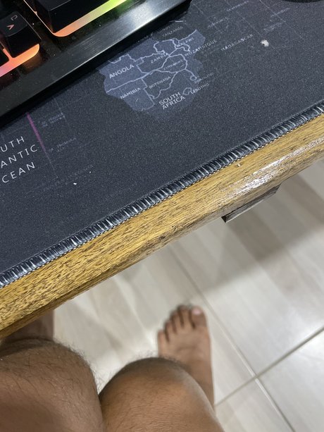 Naakte gelekte OnlyFans-foto van Nattawut Wittayanan