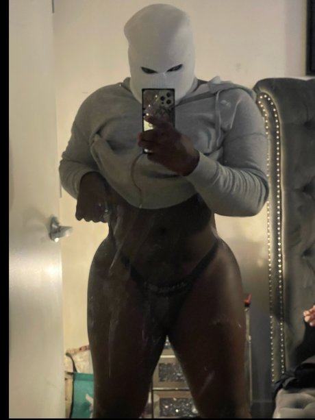 Naakte gelekte OnlyFans-foto van Nathaniel Duvale