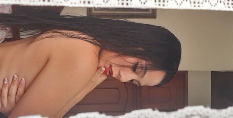 Naakte gelekte OnlyFans-foto van Nataly Gil Mazo