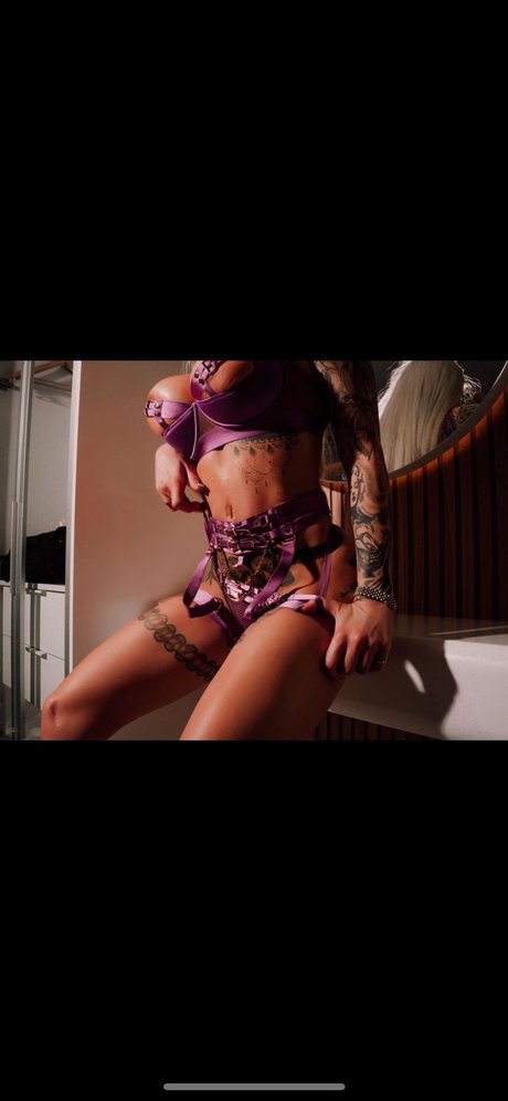 Naakte gelekte OnlyFans-foto van Natalia Karam