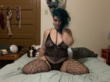 Naakte gelekte OnlyFans-foto van Curvyqueen