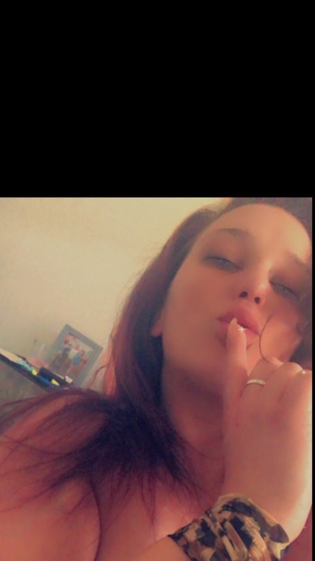 Naakte gelekte OnlyFans-foto van Fiery Faith