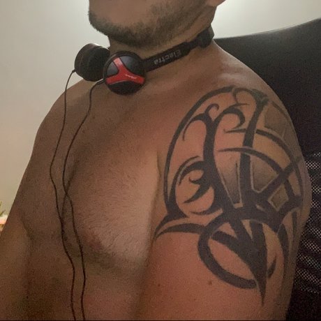 Naakte gelekte OnlyFans-foto van Cristhian Nieto