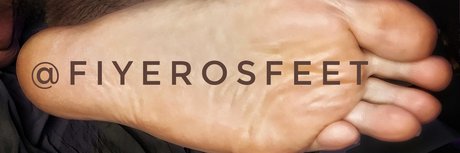 Naakte gelekte OnlyFans-foto van Fiyerosfeet